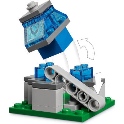 Конструктор LEGO Minecraft Напад на село з повітряною кулею Ґаст (21273)