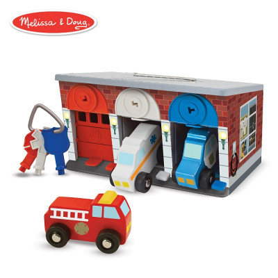 Ігровий набір Melissa&amp;Doug Дерев&#039;яний гараж рятувальних машин з ключами (MD4607)