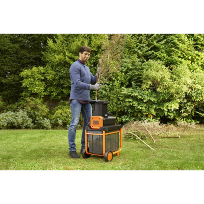 Садовий подрібнювач Black&amp;Decker 2.8 кВт, макс. 45 мм, фреза, 45 л (BEGAS5800)
