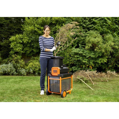 Садовий подрібнювач Black&amp;Decker 2.8 кВт, макс. 45 мм, фреза, 45 л (BEGAS5800)