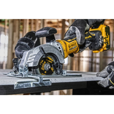 Дискова пила DeWALT 18В XR Li-Ion, безщіткова, 115х9.5 мм (без АКБ та ЗУ) (DCS571N)