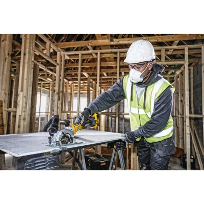 Дискова пила DeWALT 18В XR Li-Ion, безщіткова, 115х9.5 мм (без АКБ та ЗУ) (DCS571N)