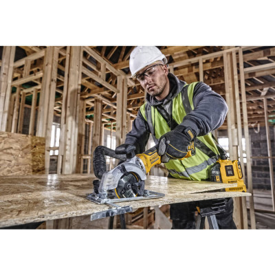 Дискова пила DeWALT 18В XR Li-Ion, безщіткова, 115х9.5 мм (без АКБ та ЗУ) (DCS571N)