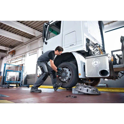 Гайковерт Bosch ударний GDS 18V-1050 H, 18В, 2x5.0 GAL1880 L-Box (0.601.9J8.522)