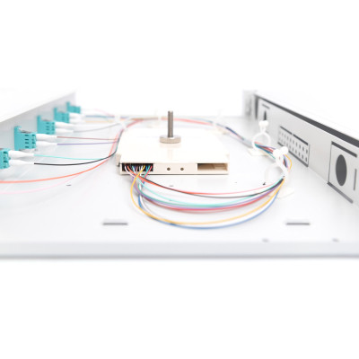 Патч-панель 1U 19&quot;, 6xLC duplex, incl, Splice Cass, OM3 Color Pigtails, Adapter Digitus (DN-96330/3)