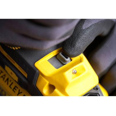 Гайковерт Stanley FatMax, ударний 18V, 4Ah, 950Нм, 2000 об/хв, 2600 уд/хв, 2.66кг (SFMCF940M1)