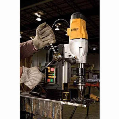 Свердлильний верстат DeWALT з електромагнітним утримувачем, 1200 Вт, 300-450 об/хв, 50 мм, 14.55 кг (DWE1622K)