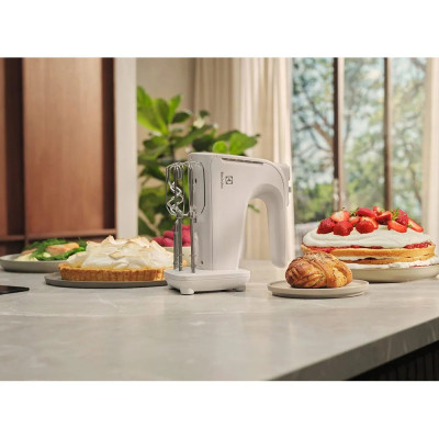 Міксер Electrolux EHM4W