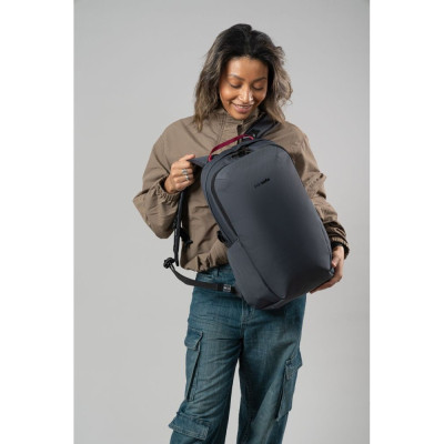 Рюкзак туристичний Pacsafe Vibe 25L backpack графітовий (60301144)