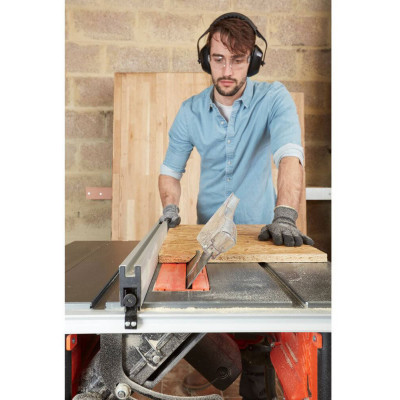 Циркулярна пила Black&amp;Decker пильний, 1800 Вт, диск 254*30 мм, 4.800 об/мин,27,5 кг (BES720)