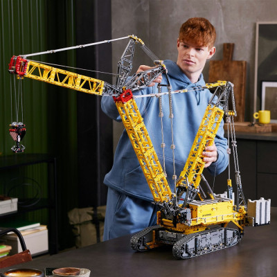 Конструктор LEGO Technic Гусеничний підйомний кран Liebherr LR 13000 2883 деталі (42146)