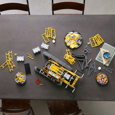 Конструктор LEGO Technic Гусеничний підйомний кран Liebherr LR 13000 2883 деталі (42146)