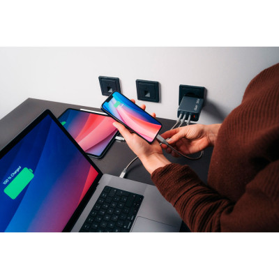 Зарядний пристрій Verbatim GaN 200 W 4 ports (2xUSB-C-100 W,USB-C-65 W /USB-A -3.0) (32204)
