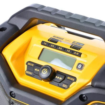 Зарядний пристрій для акумуляторів інструменту DeWALT з радіоприймачем 18V, 54V XR, час зарядки 140 хв, вага 7.2 кг (DCR027)