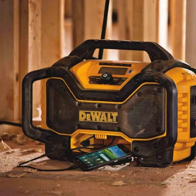 Зарядний пристрій для акумуляторів інструменту DeWALT з радіоприймачем 18V, 54V XR, час зарядки 140 хв, вага 7.2 кг (DCR027)
