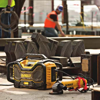 Зарядний пристрій для акумуляторів інструменту DeWALT з радіоприймачем 18V, 54V XR, час зарядки 140 хв, вага 7.2 кг (DCR027)
