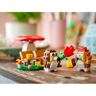 Конструктор LEGO Iconic Романтичний пікнік їжачків (40711)