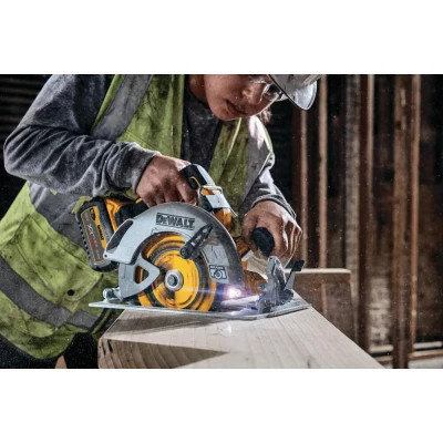 Дискова пила DeWALT 18V XR Li-lon FLEXVOLT ADVANTAGE, диск 190х30 мм, TSTAK (без АКБ та ЗП) (DCS573NT)