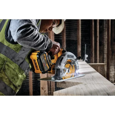 Дискова пила DeWALT 18V XR Li-lon FLEXVOLT ADVANTAGE, диск 190х30 мм, TSTAK (без АКБ та ЗП) (DCS573NT)