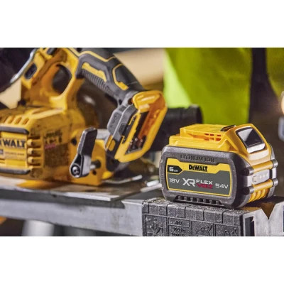 Дискова пила DeWALT 18V XR Li-lon FLEXVOLT ADVANTAGE, диск 190х30 мм, TSTAK (без АКБ та ЗП) (DCS573NT)