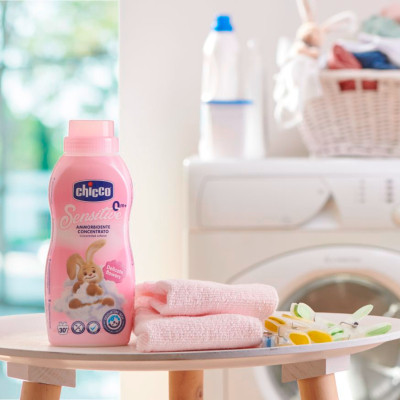 Кондиціонер для білизни Chicco Sensitive Delicate Flowers пом&#039;якшувач тканин 750 мл (8058664122462)