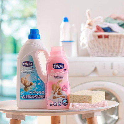 Кондиціонер для білизни Chicco Sensitive Delicate Flowers пом&#039;якшувач тканин 750 мл (8058664122462)
