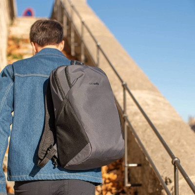 Рюкзак туристичний Pacsafe Vibe 20L Anti-Theft Backpack графіт (60291144)