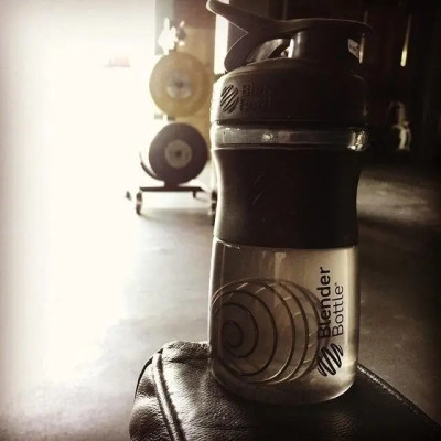 Шейкер спортивний BlenderBottle SportMixer Flip 20oz/590ml Black (SM 20oz Black)
