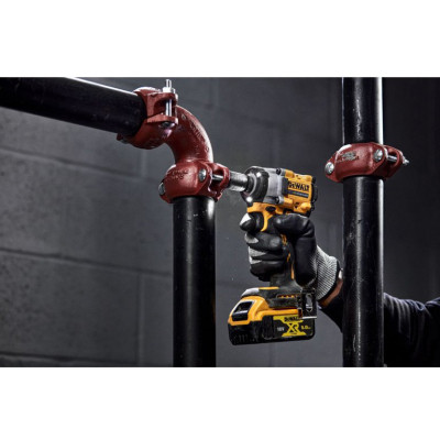 Гайковерт DeWALT 18 В XR Li-lon,406 Нм, 5 Ah, 2 АКБ, ЗП, чохол (DCF921P2G)